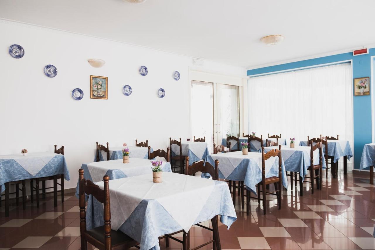Hotel Cheri Rimini Buitenkant foto