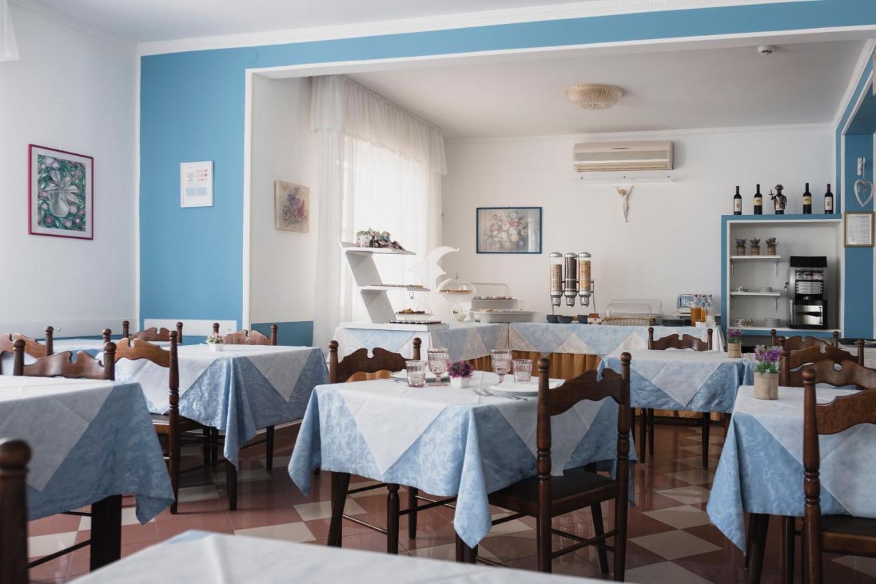 Hotel Cheri Rimini Buitenkant foto