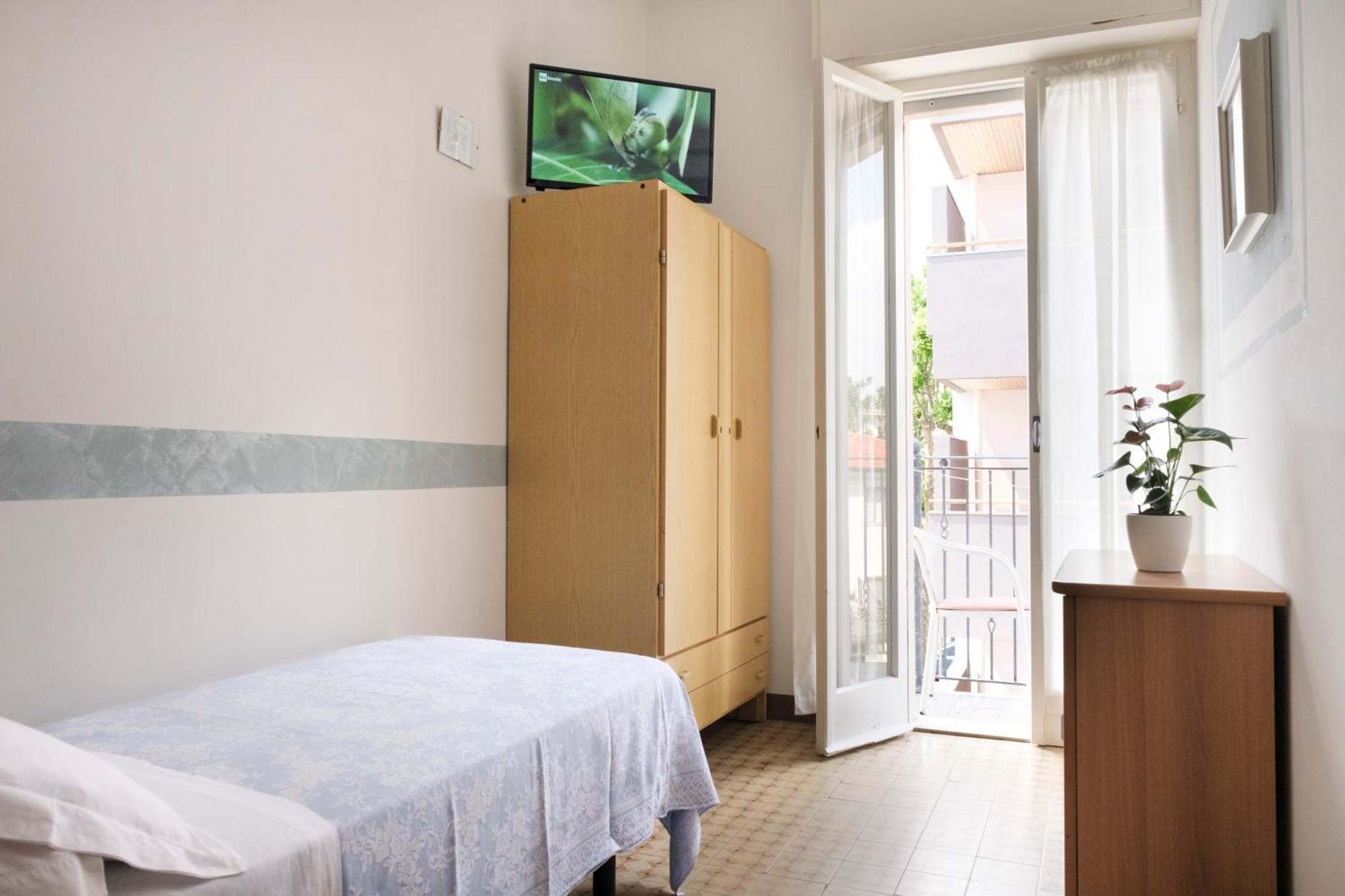 Hotel Cheri Rimini Buitenkant foto