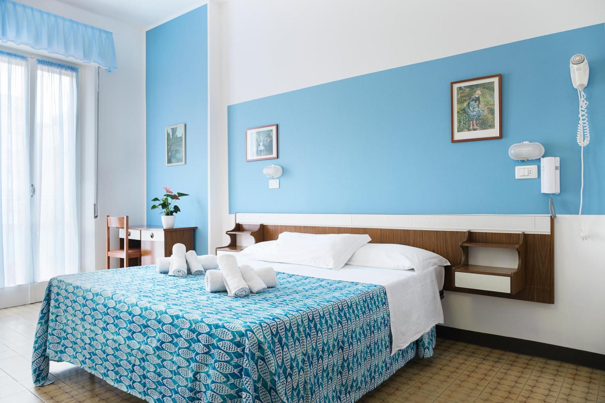 Hotel Cheri Rimini Buitenkant foto