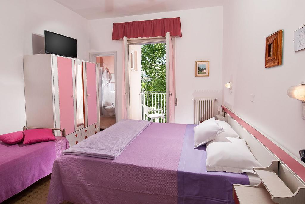 Hotel Cheri Rimini Buitenkant foto