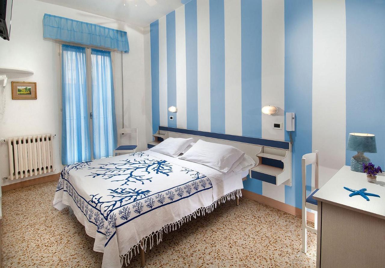 Hotel Cheri Rimini Buitenkant foto