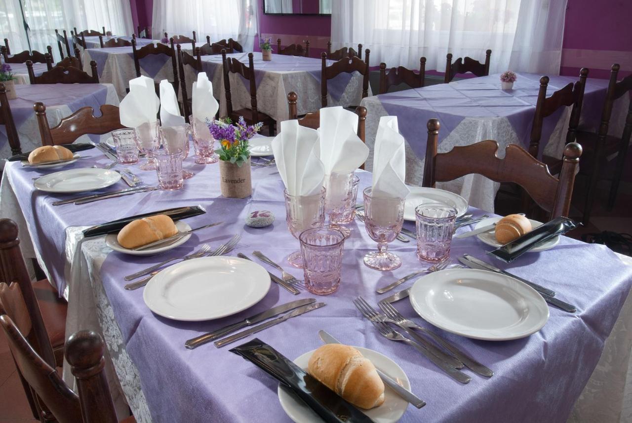 Hotel Cheri Rimini Buitenkant foto